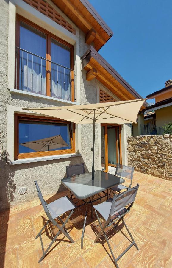 Our Happy Place - Casa Vacanze Per Il Viaggiatore Slow Мандельо дел Ларио Екстериор снимка
