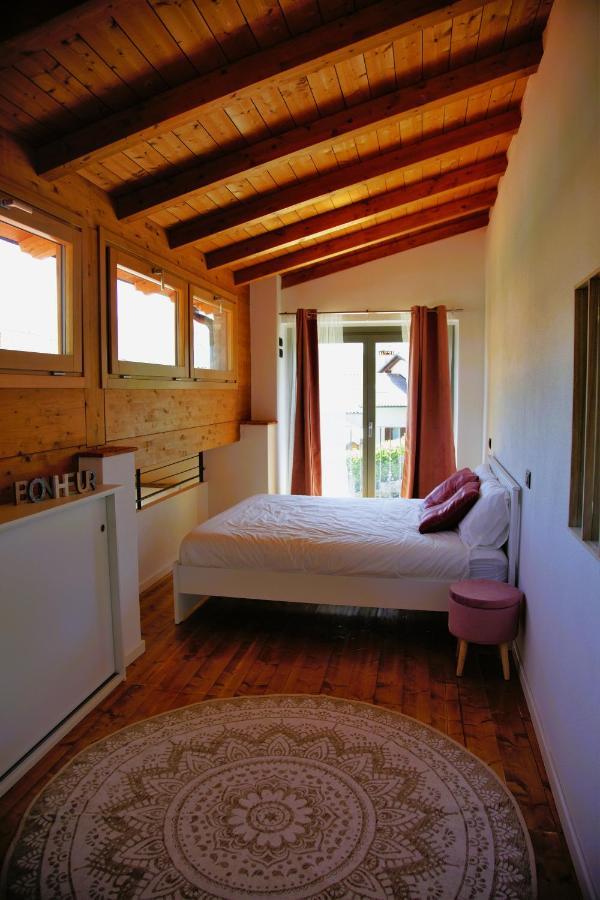 Our Happy Place - Casa Vacanze Per Il Viaggiatore Slow Мандельо дел Ларио Екстериор снимка