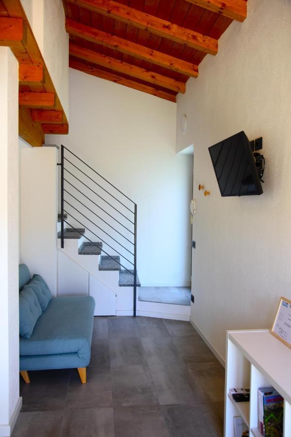 Our Happy Place - Casa Vacanze Per Il Viaggiatore Slow Мандельо дел Ларио Екстериор снимка