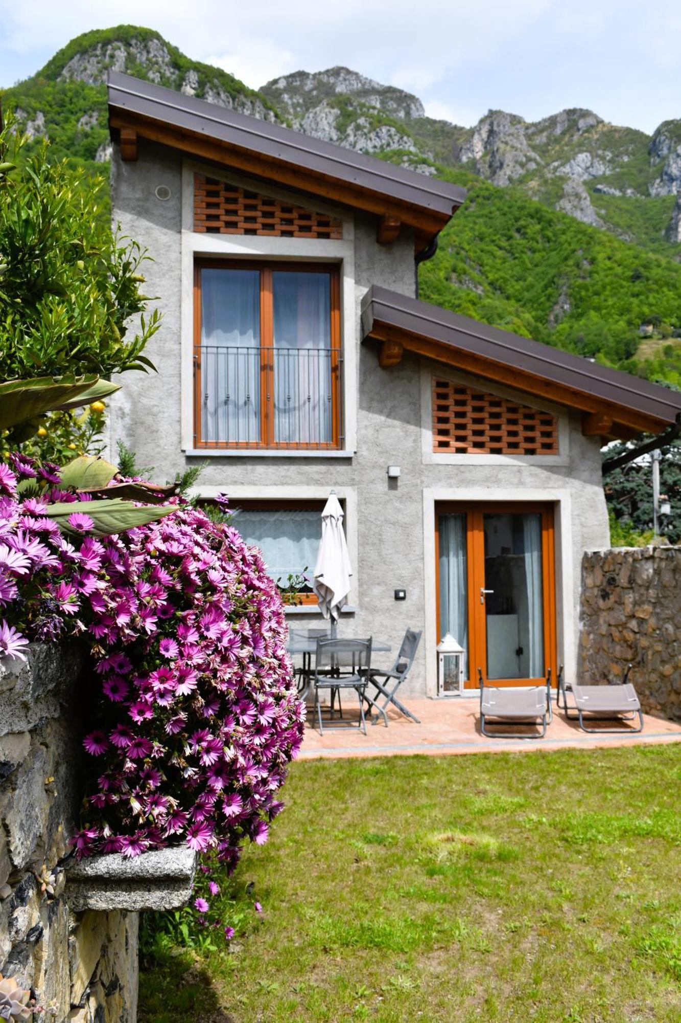 Our Happy Place - Casa Vacanze Per Il Viaggiatore Slow Мандельо дел Ларио Екстериор снимка
